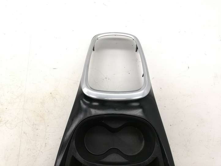 Toyota Yaris (2014 - 2019)  588370D060 Рамка рычага переключения передач