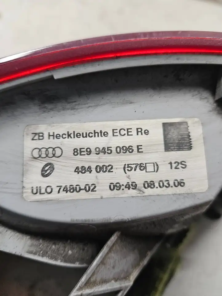 Audi A4 S4 B7 8E 8H (2004 - 2009) 8E9945096E Задний фонарь в кузове — фото 4