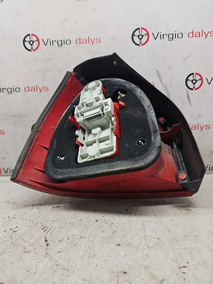 Audi A3/S3 8L (2000 - 2003) 8L0945096B Задний фонарь в кузове — фото 3