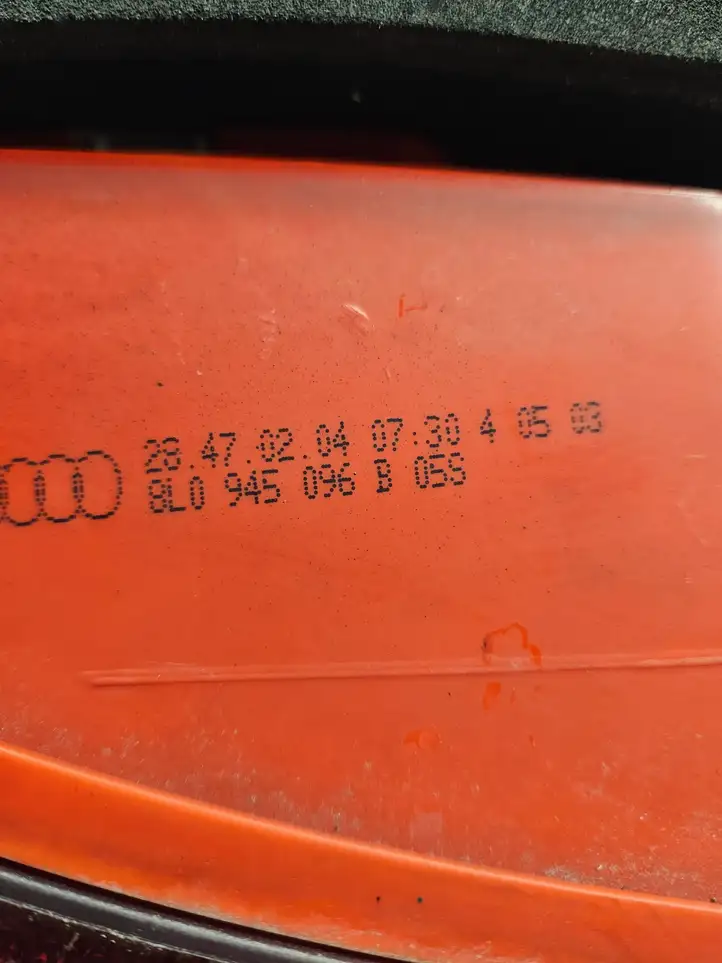 Audi A3/S3 8L (2000 - 2003) 8L0945096B Задний фонарь в кузове — фото 6