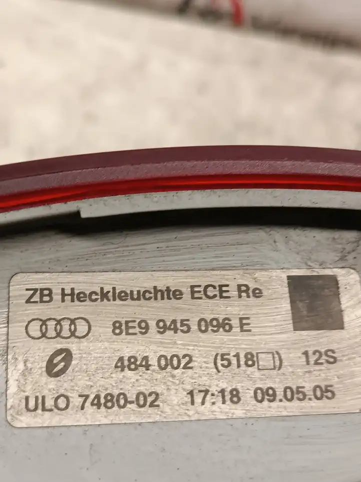 Audi A4 S4 B7 8E 8H (2004 - 2009) 8E9945096E Задний фонарь в кузове — фото 4
