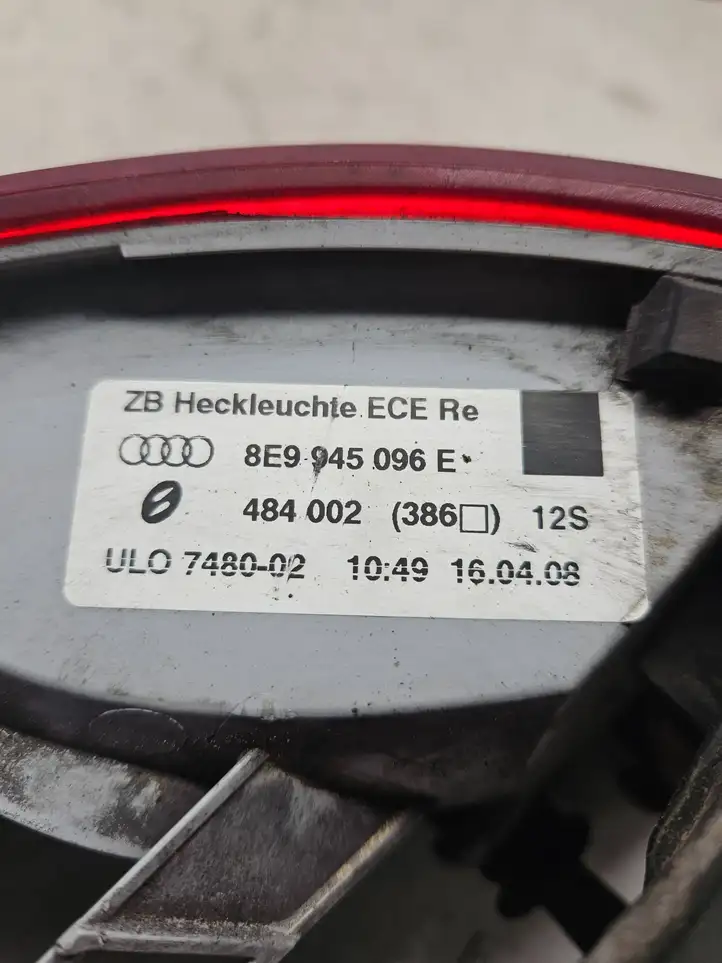 Audi A4 S4 B7 8E 8H (2004 - 2009) 8E9945096E Задний фонарь в кузове — фото 4