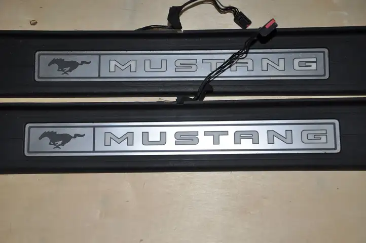 Ford Mustang VI (2015 - ) FR3J6313222AAW Внутренняя отделка переднего порога — фото 2