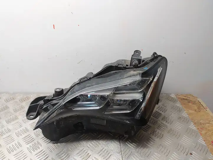 Lexus RC (2018 - ) Передняя фара — фото 1