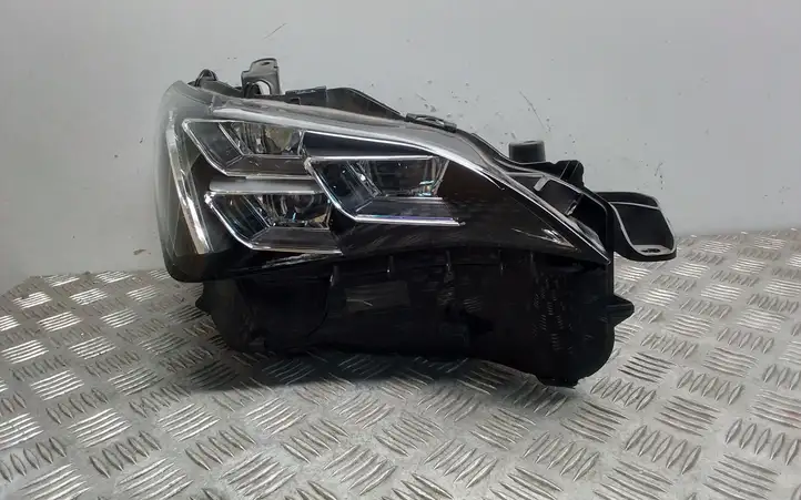 Lexus RC (2018 - ) Передняя фара — фото 1