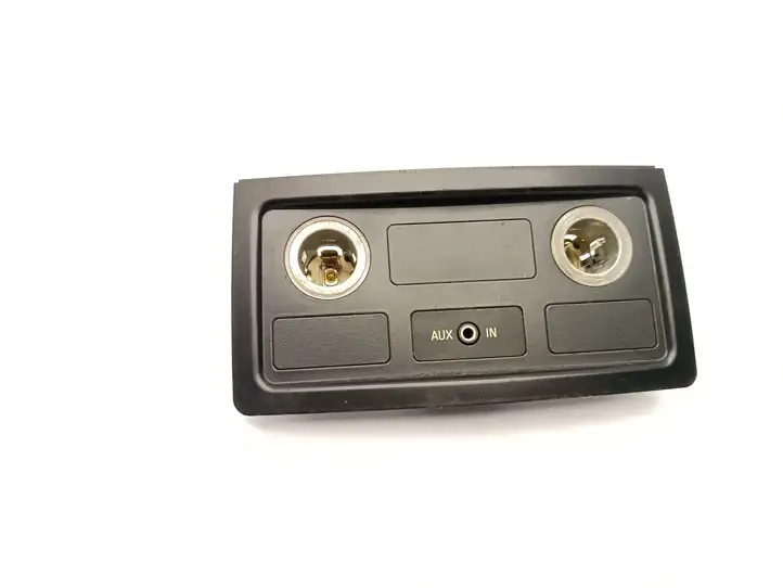 BMW 5 E60 E61 (2004 - 2010) 7034100 Накладка заднего прикуривателя — фото 1