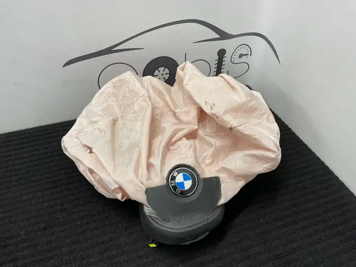 BMW 5 G30 G31 (2016 - ) 0589P1000973 Подушка безопасности руля — фото 1