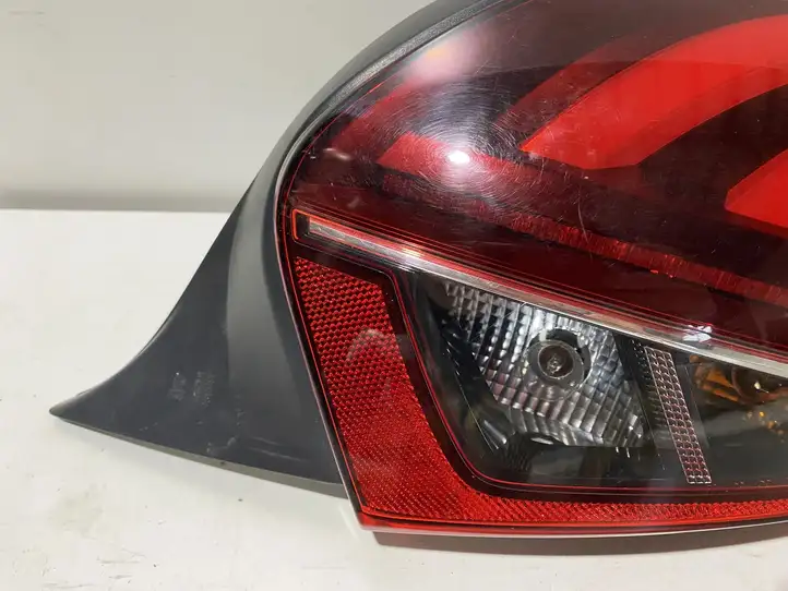 Peugeot 208 (2015 - 2019) 9810430580 Задний фонарь в кузове — фото 5