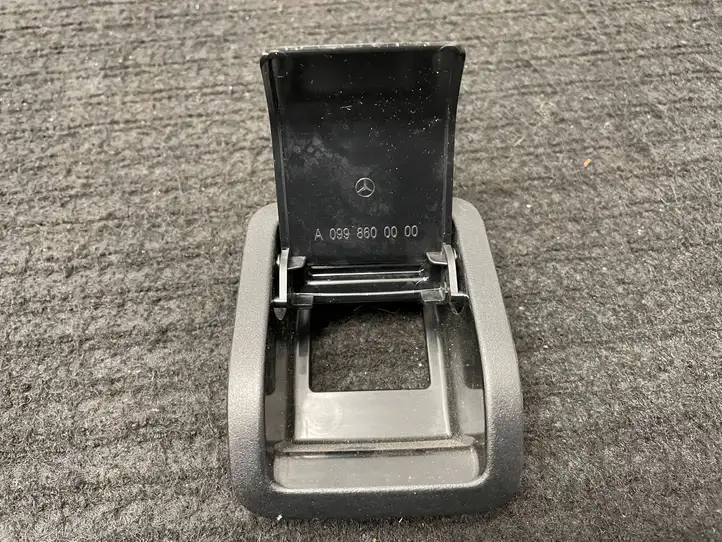 Mercedes-Benz E W238 (2017 - ) A0998600000 Заглушка ISOFIX — фото 2