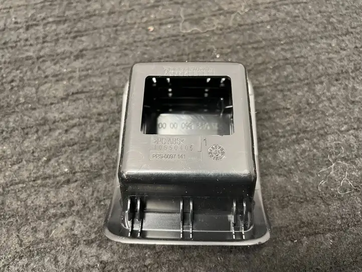 Mercedes-Benz E W238 (2017 - ) A0998600000 Заглушка ISOFIX — фото 3