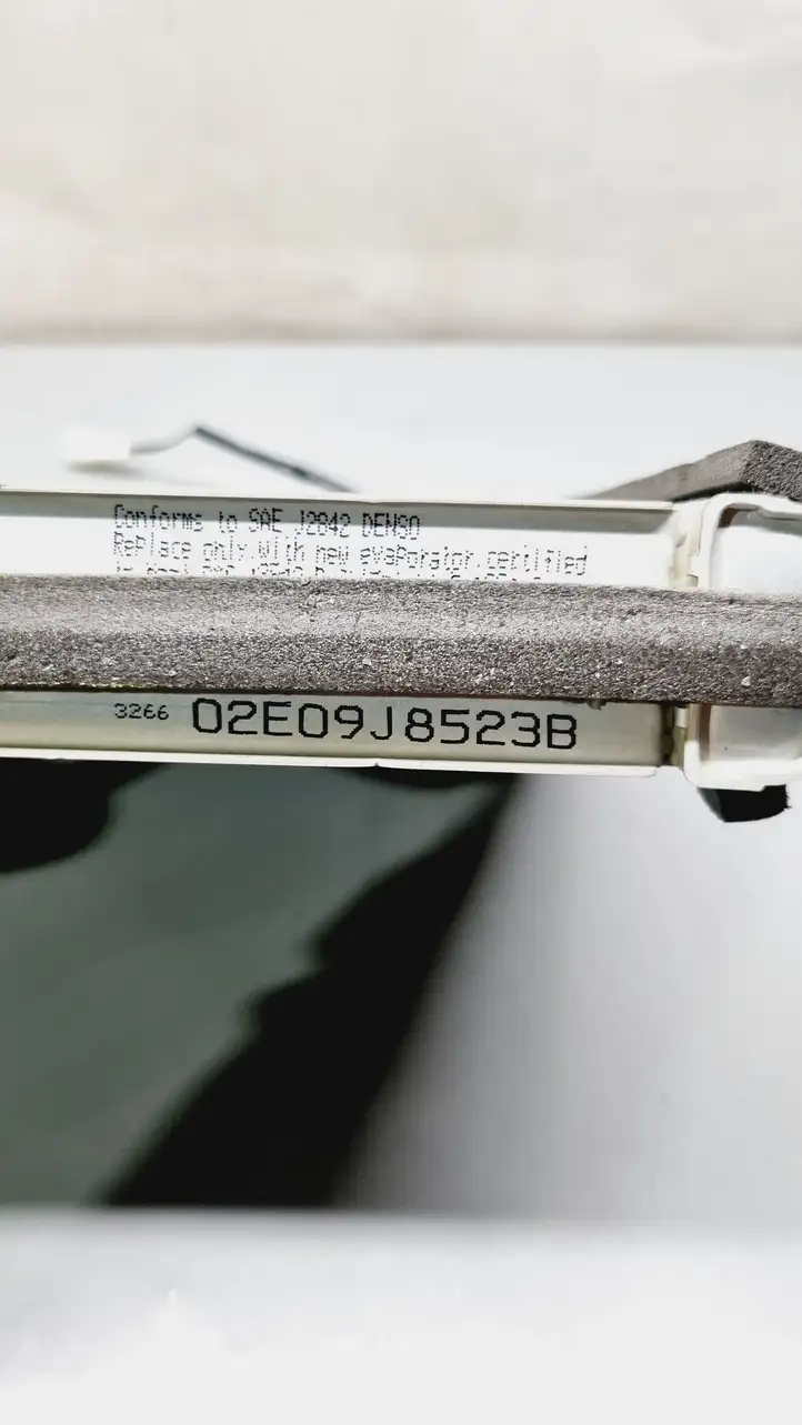 Honda CR-V (2017 - 2022) 02E09J8523B Радиатор печки — фото 2