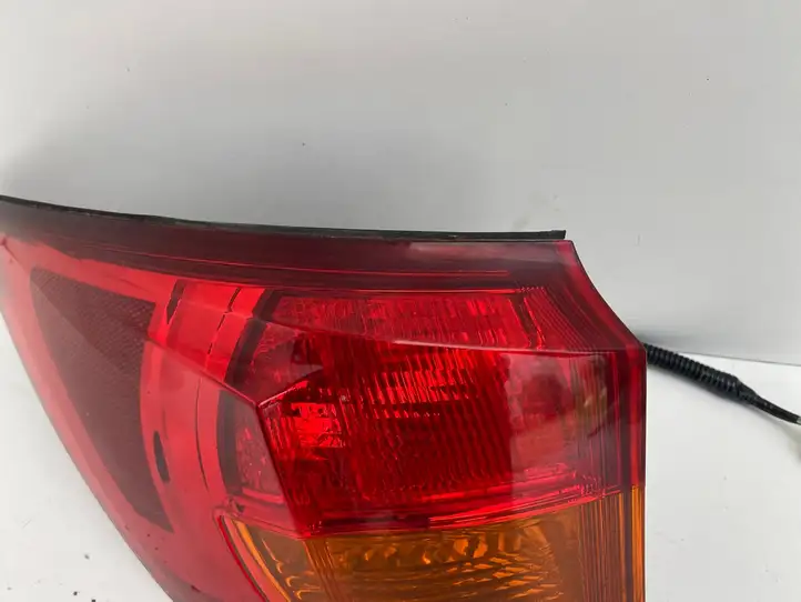 Lexus IS 220D-250-350 (2005 - 2010) Задний фонарь в кузове — фото 10