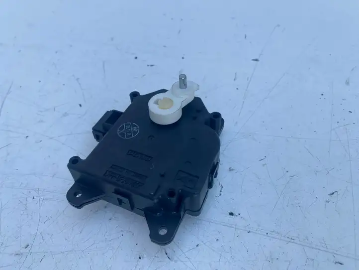 Lexus IS 220D-250-350 (2005 - 2010) 0638000171 Двигатель задвижки потока воздуха — фото 2