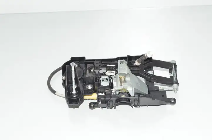 BMW 5 F10 F11 (2009 - 2016) Крепление наружной ручки передней двери — фото 2