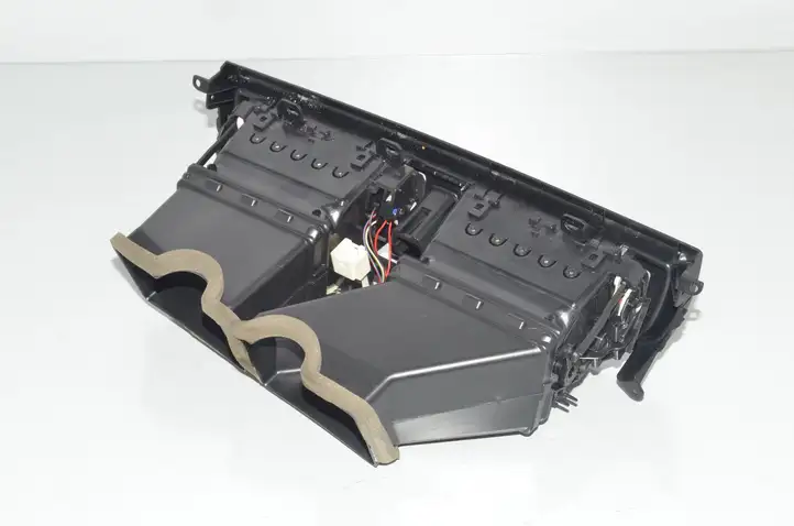 BMW 5 F10 F11 (2009 - 2016) Центральный воздушный дефлектор — фото 2