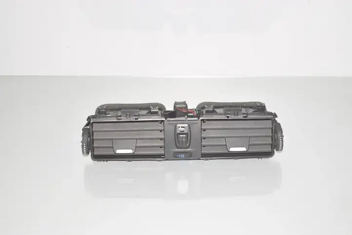 BMW 3 F30 F35 F31 (2012 - 2018) Центральный воздушный дефлектор — фото 1