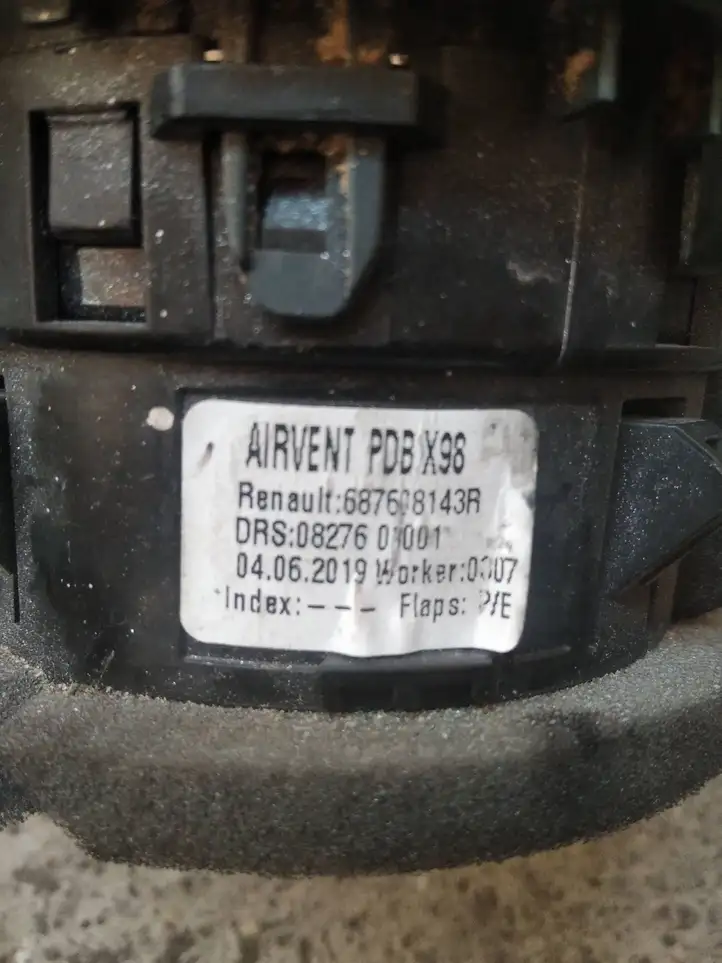 Renault Clio IV (2012 - 2019) 687608143R Боковой воздушный дефлектор — фото 3