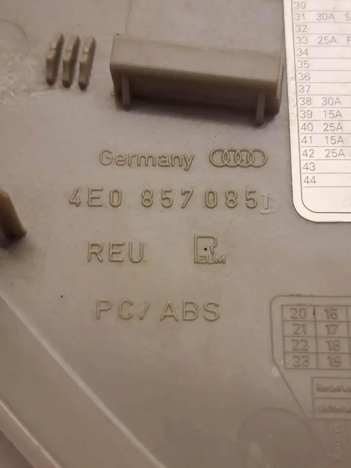 Audi A8 S8 D3 4E (2002 - 2005) 4E0857085D Боковая отделка панели приборов — фото 4