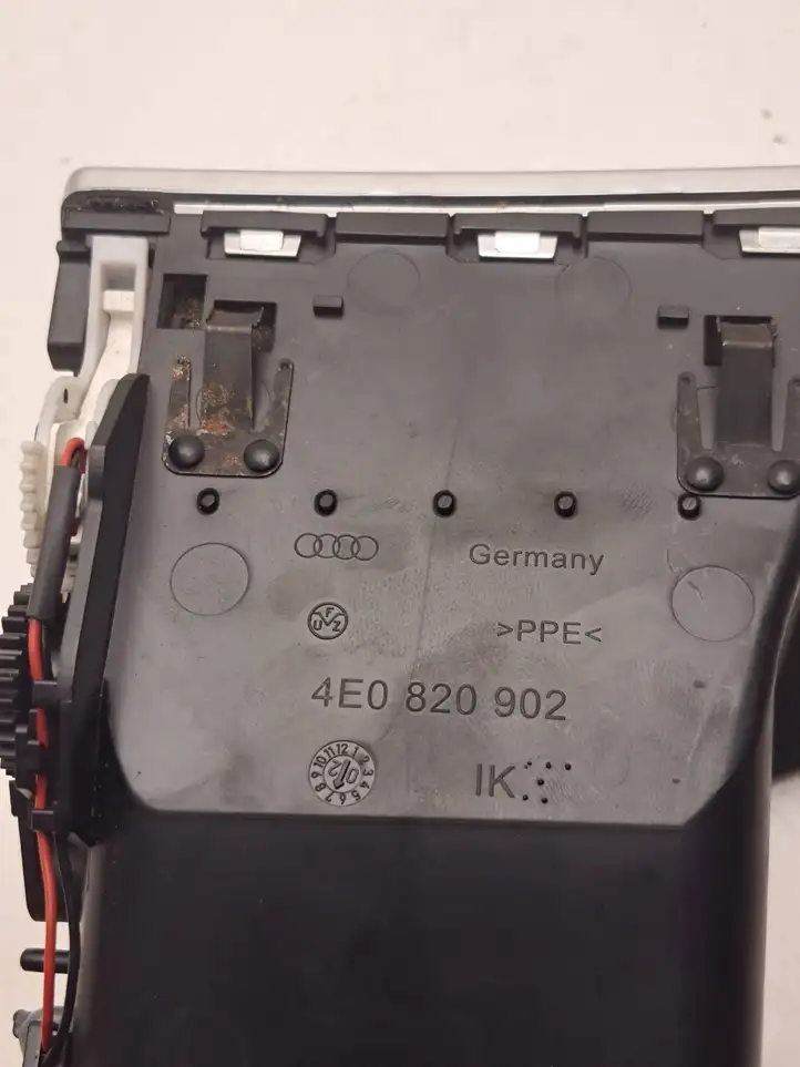 Audi A8 S8 D3 4E (2002 - 2005) 4E0820902 Боковой воздушный дефлектор — фото 4