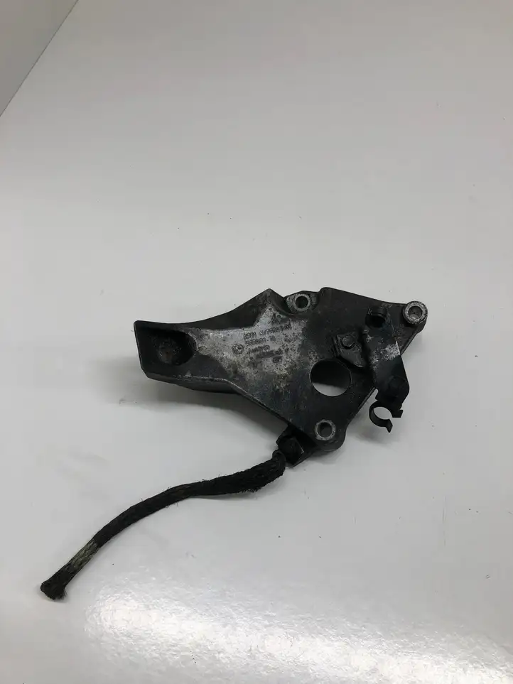 BMW 1 E81 E87 (2004 - 2011) 6775041 Кронштейн двигателя — фото 1