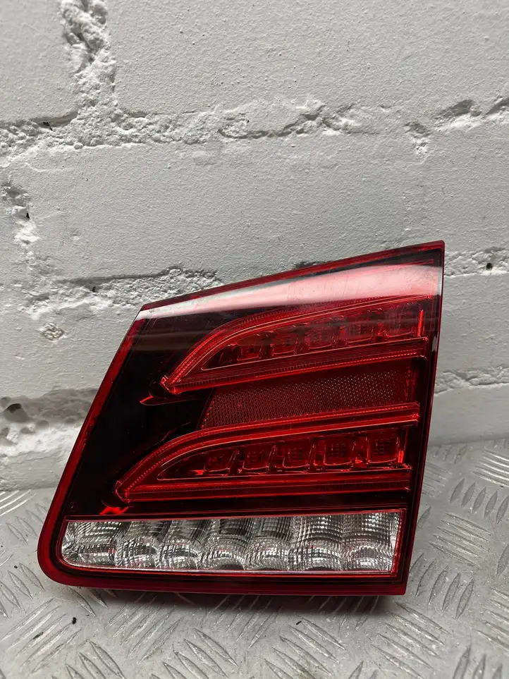 Mercedes-Benz E W212 (2009 - 2016) A2129062203 Задний фонарь в крышке багажника — фото 1