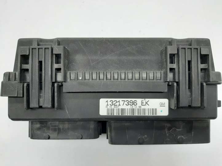 Opel Corsa D (2006 - 2010)  013217396 Блок монтирования реле