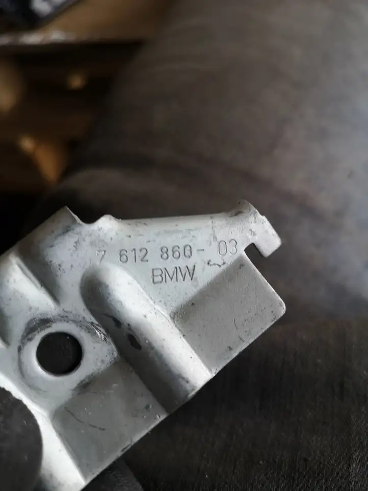 BMW 3 F30 F35 F31 (2012 - 2018) 7612860 Держатель аккумулятора — фото 5