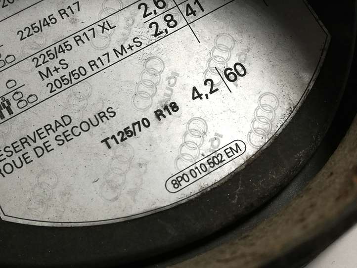 Audi A3/S3 8P (2004 - 2008)  8P0010502 Отделка у крышки топливного бака