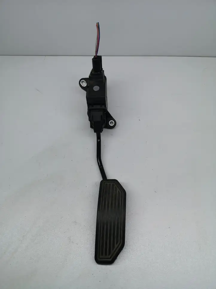 Toyota Auris 150 (2006 - 2012) 7811002030 Педаль акселератора — фото 1
