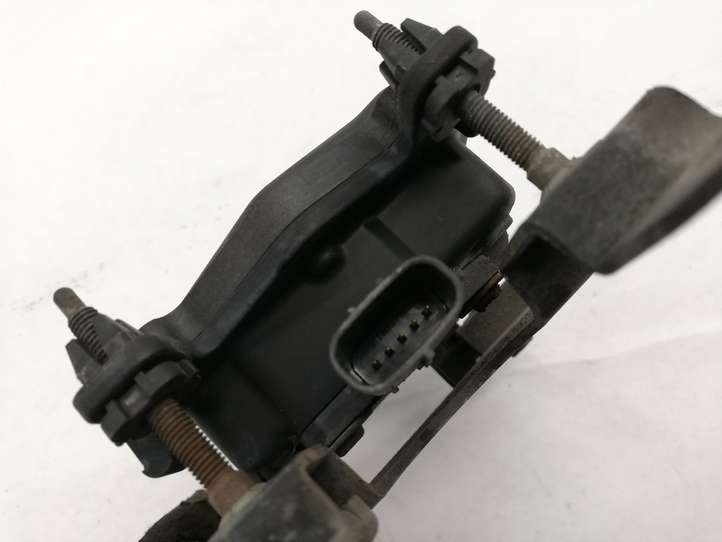 Toyota Avensis T270 (2009 - 2012)  8821020010 Радар дистроник