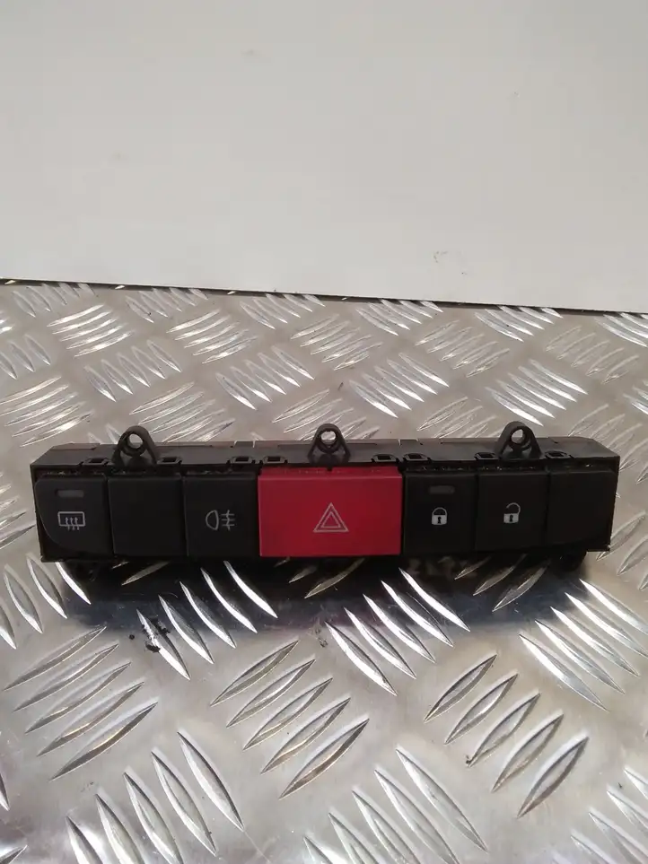 Peugeot Boxer (2007 - 2014) 7355331170 Включатель аварийных фонарей — фото 1
