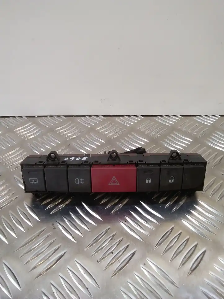 Citroen Jumper (2007 - 2013) 7354213590 Включатель аварийных фонарей — фото 1