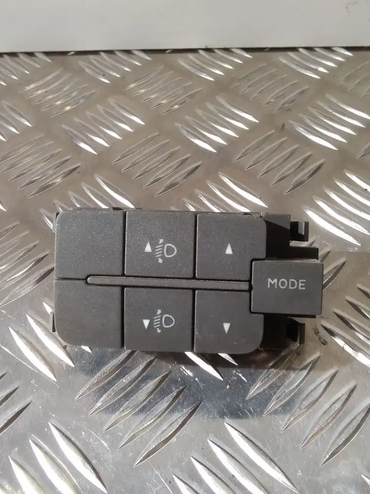 Peugeot Boxer (2007 - 2014) 7354213530 Включатель регулировки высоты фонарей — фото 1