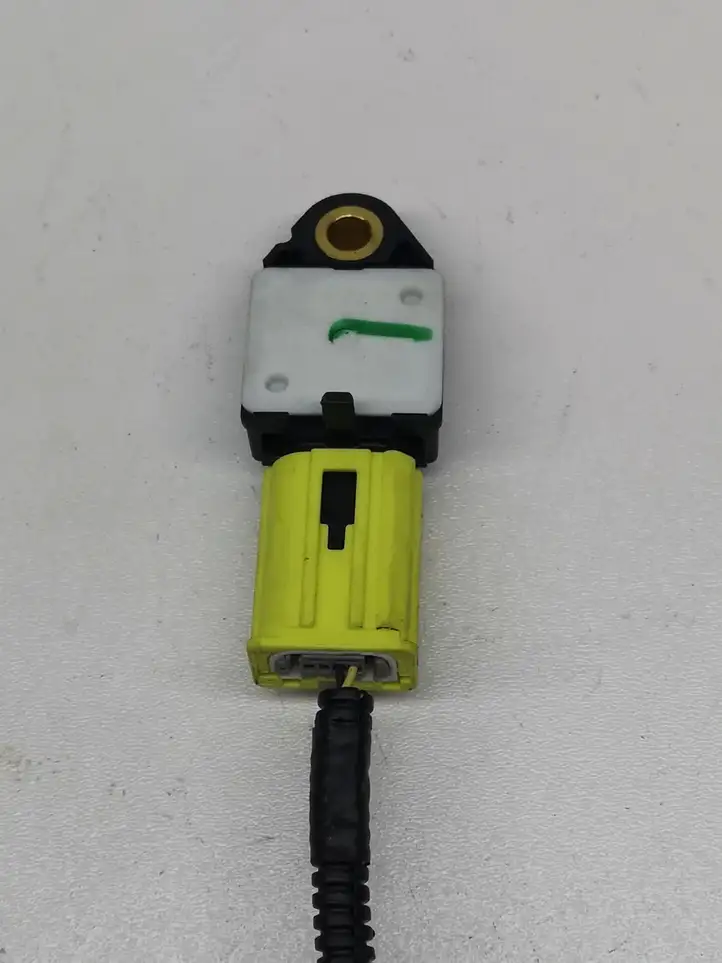 Toyota Auris 150 (2006 - 2012) 8983102080 Датчик удара SRS — фото 2