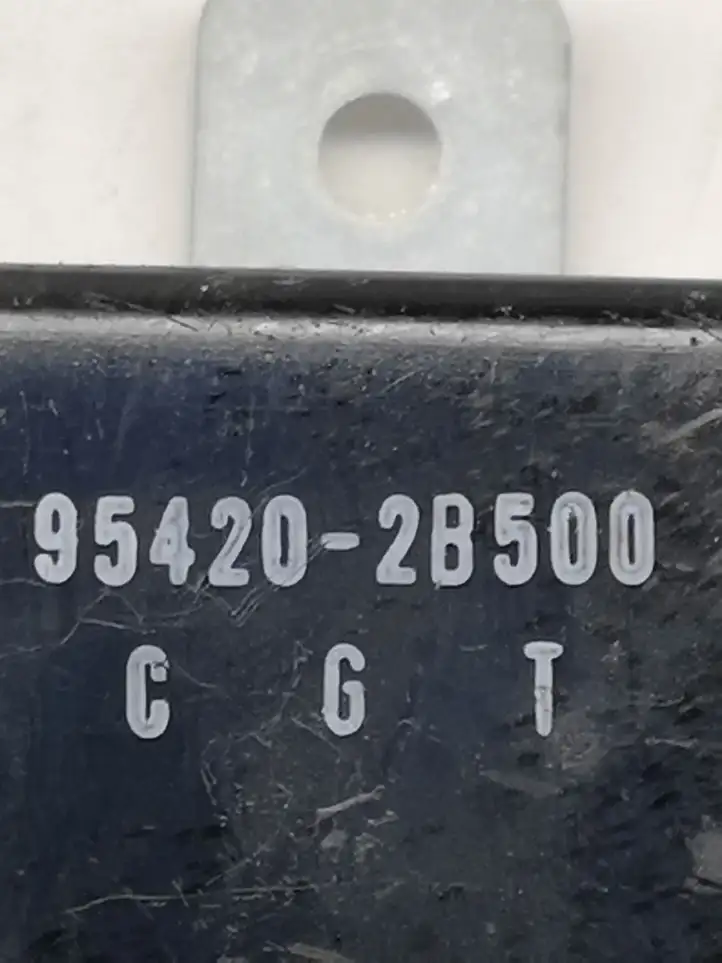 Hyundai Santa Fe (2005 - 2009) 954202B500 Реле стеклоочистителей — фото 2