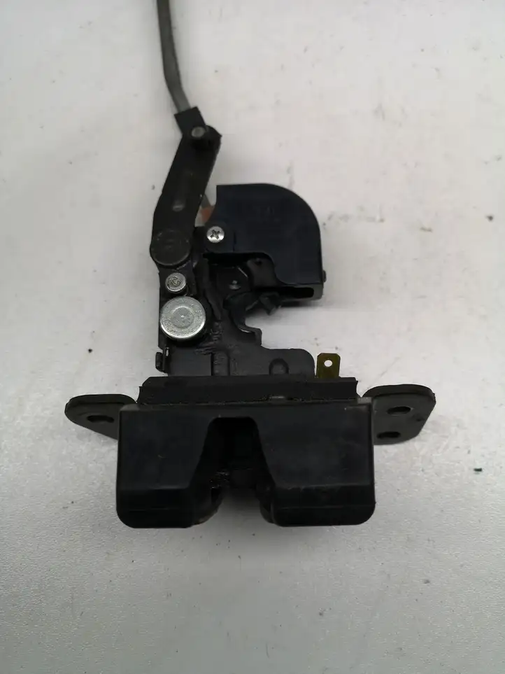 Hyundai Santa Fe (2005 - 2009) 812302B000 Замок крышки багажника — фото 4