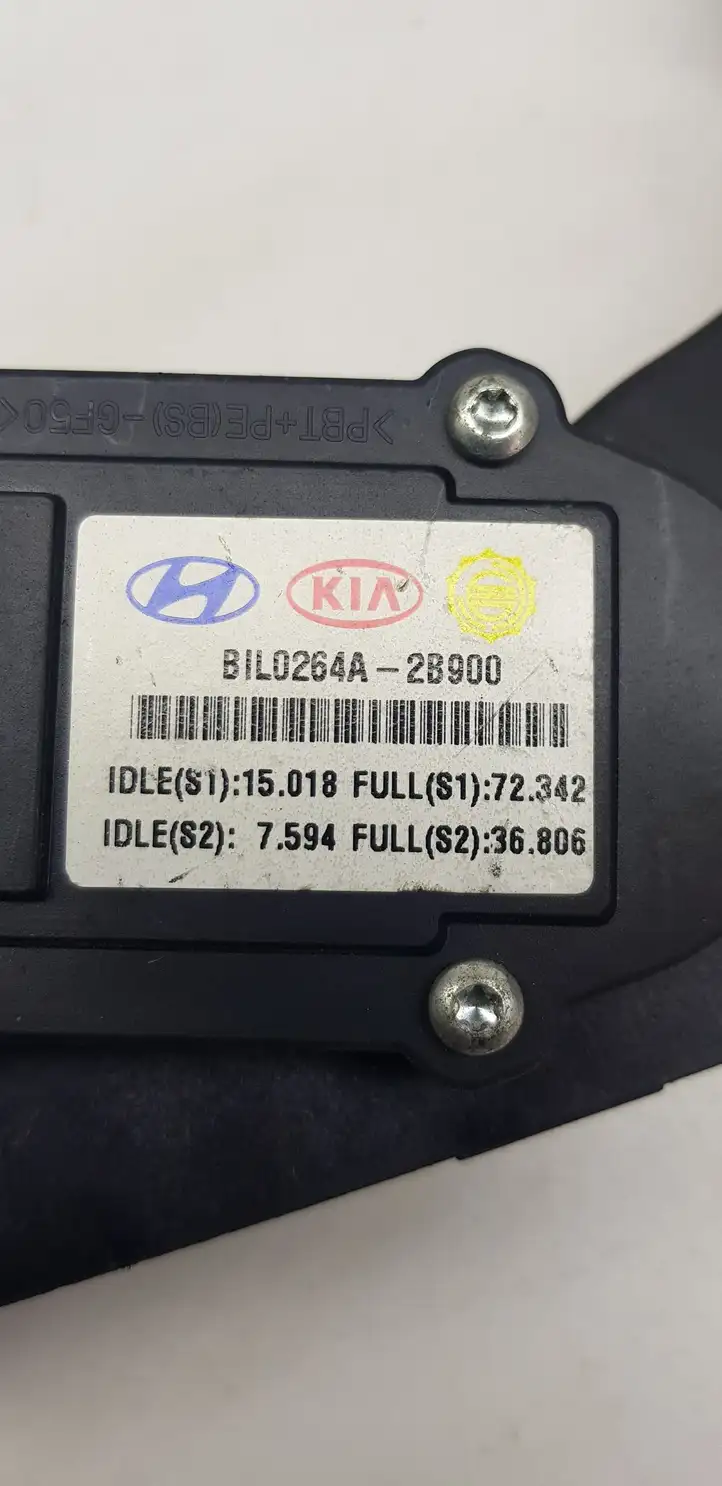 Hyundai Santa Fe (2005 - 2009) 327262B900 Педаль акселератора — фото 4
