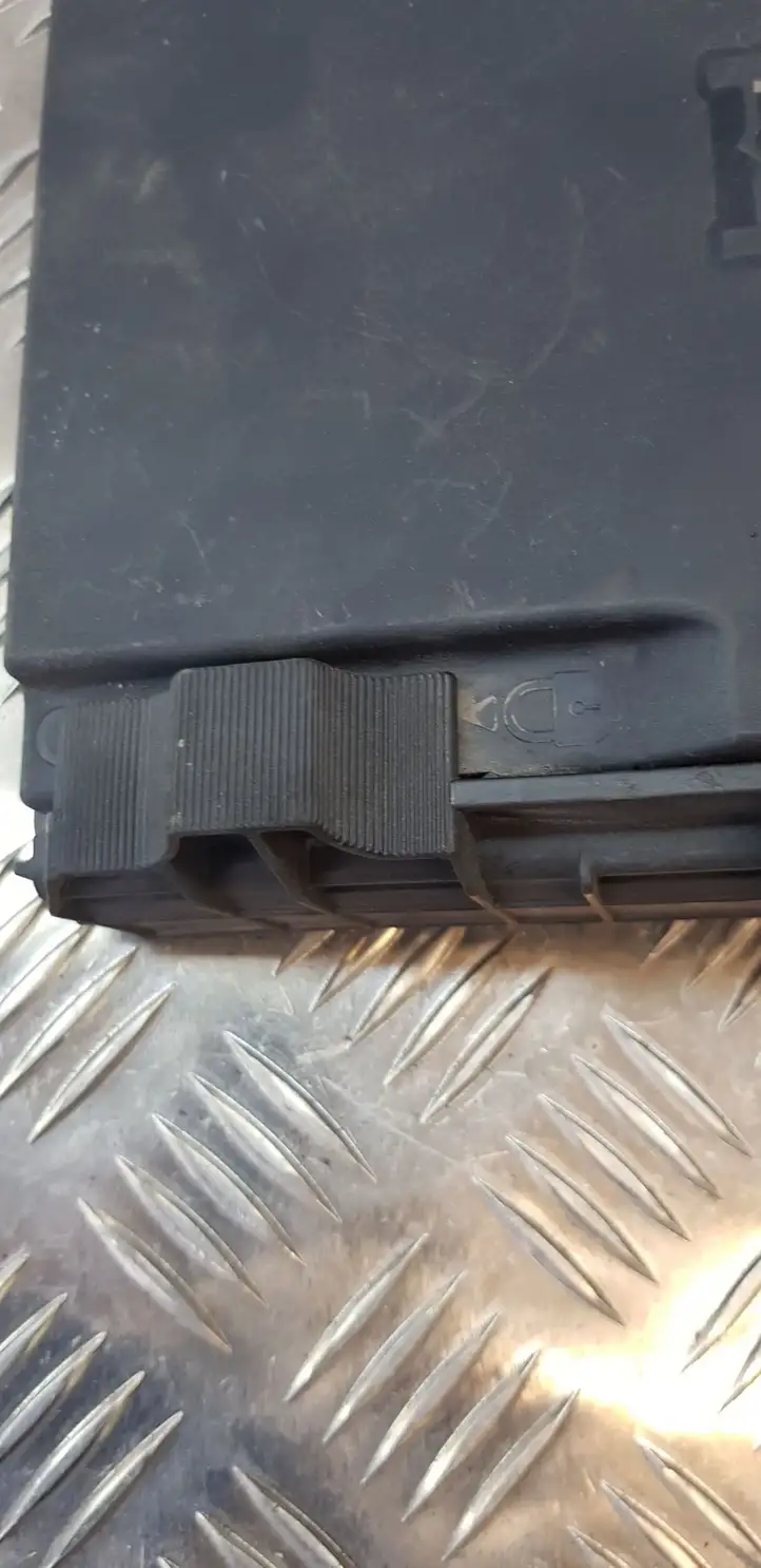 Volkswagen Caddy (2004 - 2010) 017180061 Крышка ящика предохранителей — фото 2