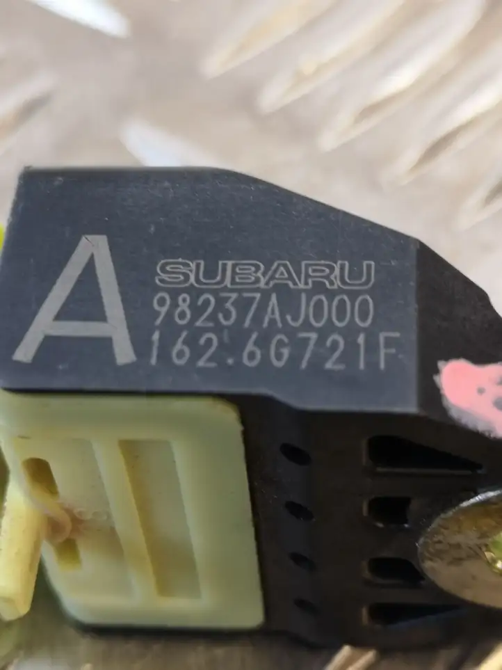 Subaru Outback (2009 - 2014) 98237AJ000 Датчик удара SRS — фото 2