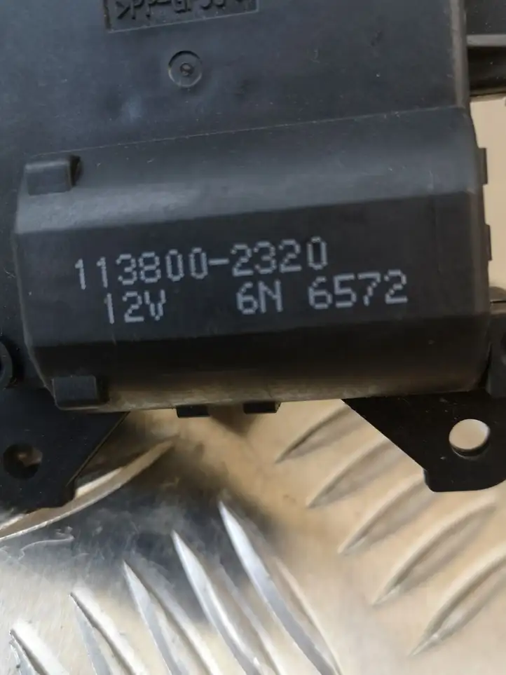 Subaru Outback (2009 - 2014) 1138002320 Двигатель задвижки потока воздуха — фото 2