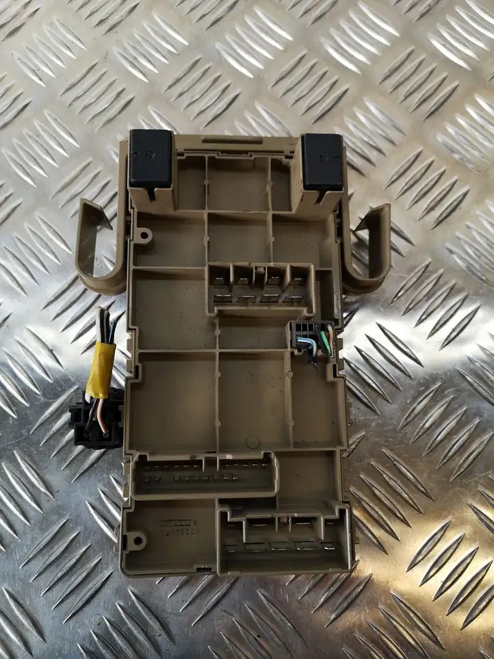 Subaru Outback (2009 - 2014) 82201AJ000 Блок предохранителей — фото 4