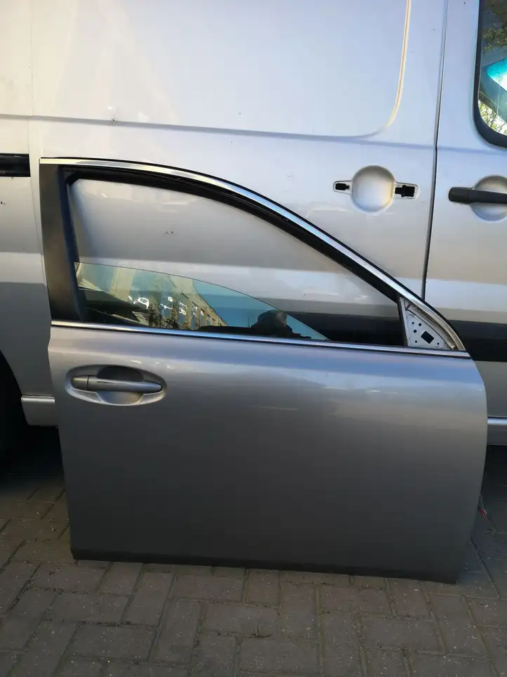 Subaru Outback (2009 - 2014) Дверь — фото 1