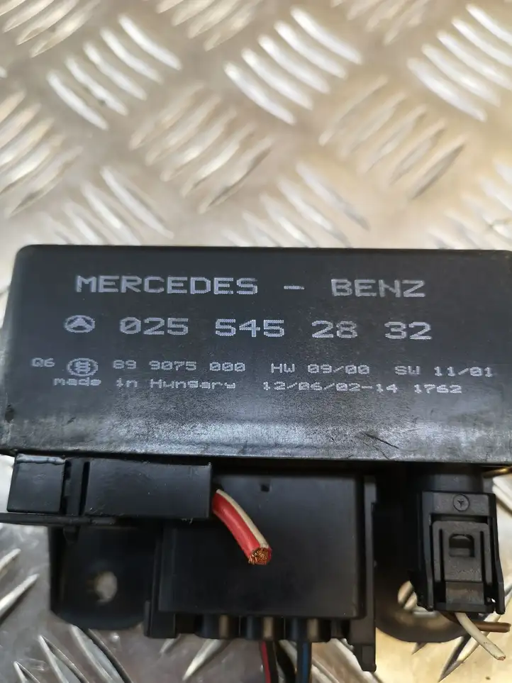 Mercedes-Benz Vaneo W414 (2001 - 2005) 0255452832 Реле накала свечей — фото 3