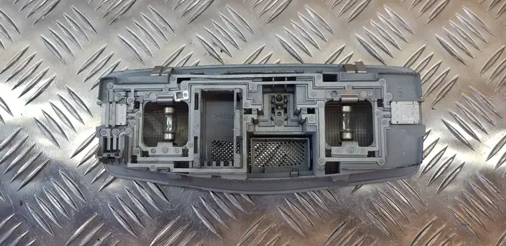 Mitsubishi Outlander (2007 - 2012) 8401A009 Передняя подсветка — фото 3