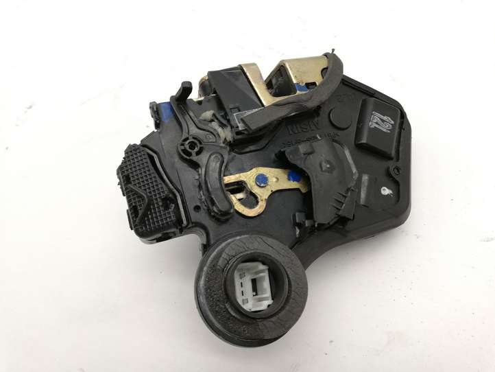 Toyota Corolla Verso E121 (2004 - 2007)   Замок задней двери
