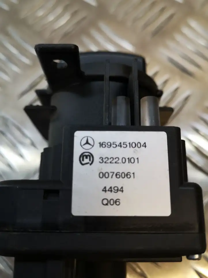 Mercedes-Benz A W169 (2004 - 2012) 1695451004 Включатель фонарей — фото 2