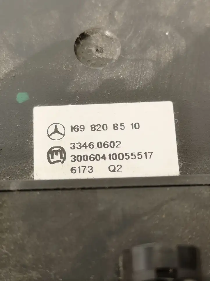 Mercedes-Benz B-class W245 (2005 - 2008) 1698208510 Включатель обогрева — фото 2