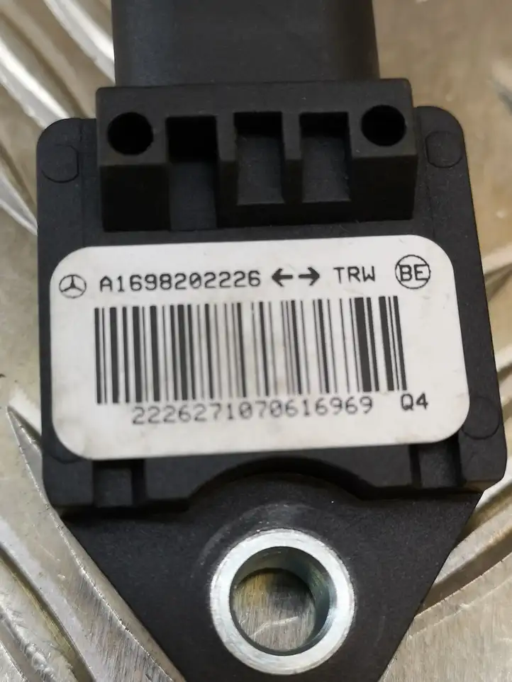 Mercedes-Benz B-class W245 (2005 - 2008) A1698202226 Датчик удара SRS — фото 2