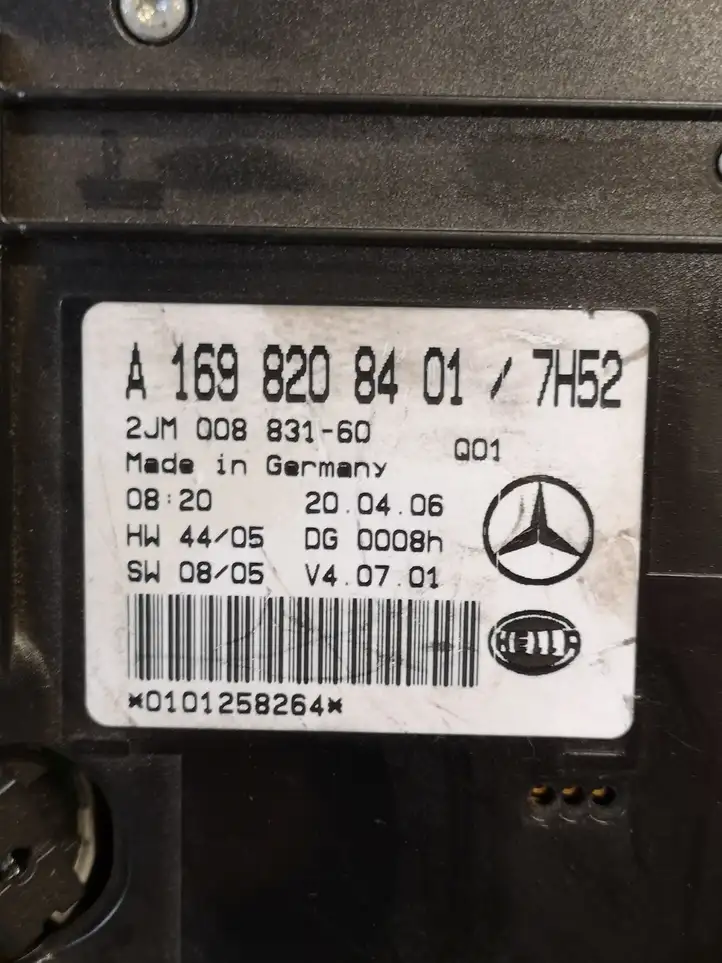 Mercedes-Benz B-class W245 (2005 - 2008) A1698208401 Передняя подсветка — фото 2