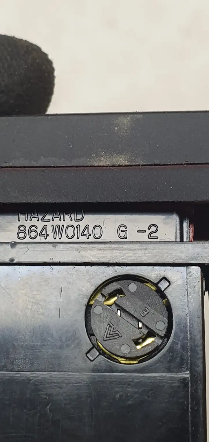 Hyundai Santa Fe (2005 - 2009) 864W0140 Включатель аварийных фонарей — фото 2